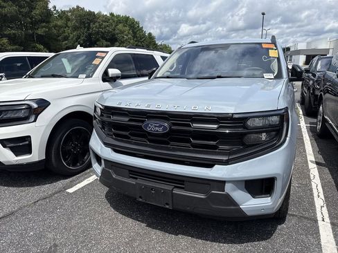 Used 2025 Ford Expedition Max Active AWD/4WD image 6