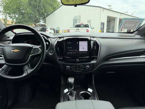 Used 2023 Chevrolet Traverse LT w/ LT Premium Package AWD/4WD image 18