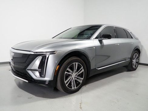 Used 2024 Cadillac Lyriq Luxury AWD/4WD image 9