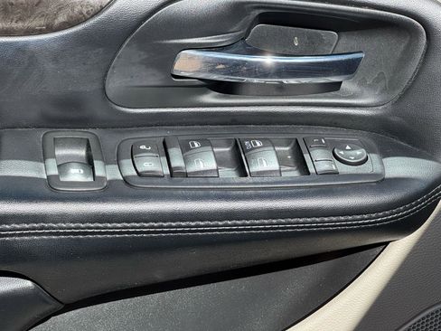 Used 2016 Dodge Grand Caravan SXT w/ Rear Park Assist Package image 28