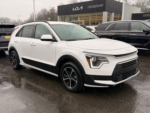Used 2025 Kia Niro LX FWD image 13