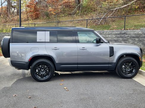 Used 2024 Land Rover Defender 130 S image 11