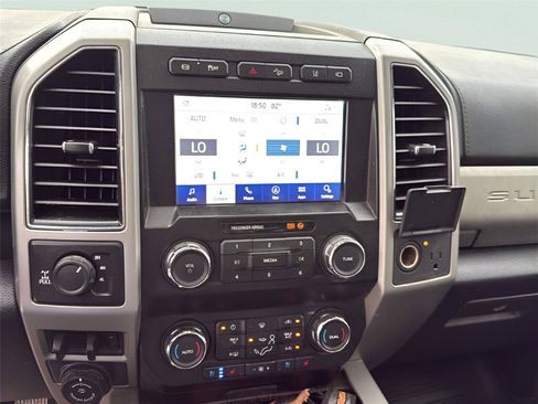 Used 2021 Ford F250 Lariat w/ Lariat Ultimate Package AWD/4WD image 3