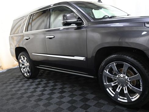 Used 2017 Cadillac Escalade Premium Luxury AWD/4WD image 19