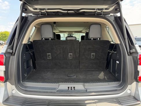 Used 2024 Ford Expedition XLT AWD/4WD image 5