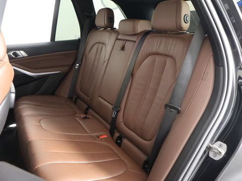 Used 2021 BMW X5 xDrive40i w/ Convenience Package AWD/4WD image 34