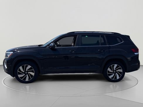 Used 2025 Volkswagen Atlas SE FWD image 2