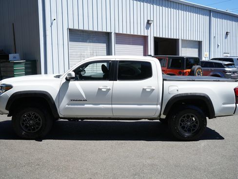 Used 2018 Toyota Tacoma SR5 AWD/4WD image 8