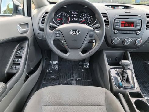 Used 2017 Kia Forte LX image 30