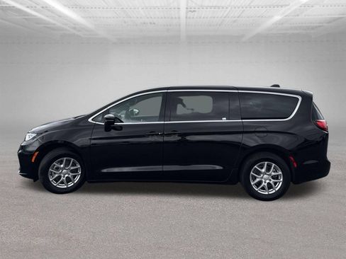 Used 2025 Chrysler Pacifica Select FWD image 48