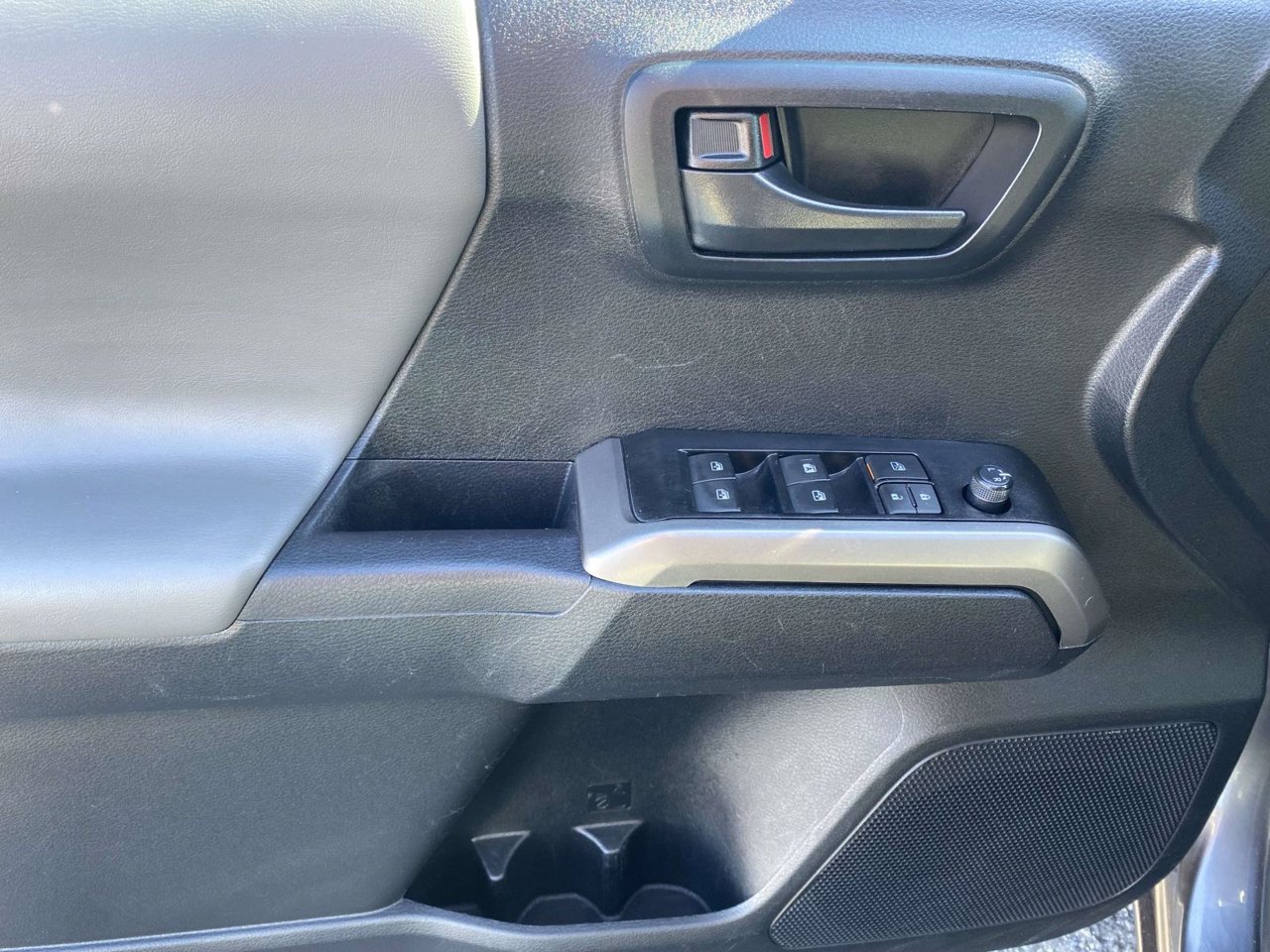 Used 2023 Toyota Tacoma SR5 RWD image 26