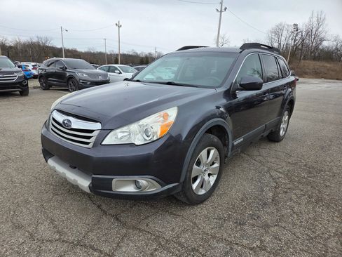 Used 2011 Subaru Outback 3.6R Limited image 2