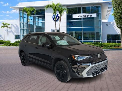 New 2026 Volkswagen Taos SE FWD image 2