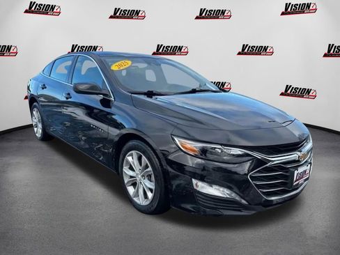 Used 2025 Chevrolet Malibu LT image 3