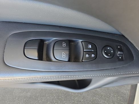 Used 2018 Nissan Pathfinder SL FWD image 27