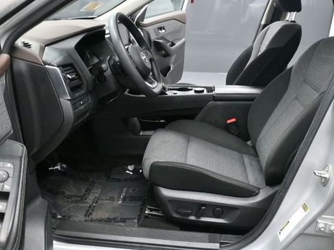 Used 2023 Nissan Rogue SV image 15