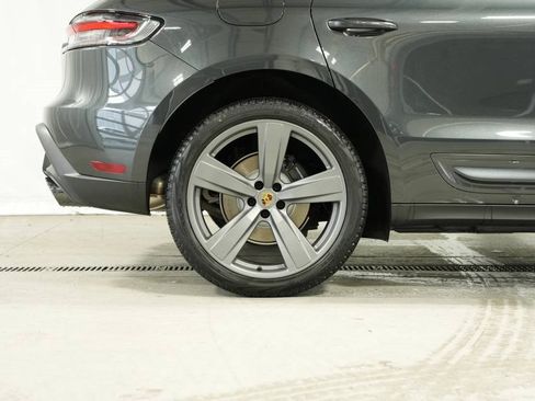 Used 2025 Porsche Macan image 40