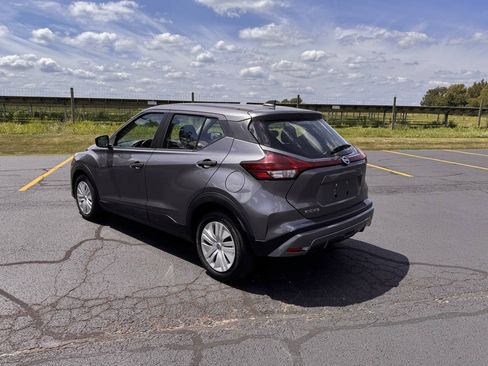 Used 2021 Nissan Kicks S FWD image 9