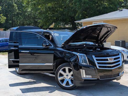 Used 2018 Cadillac Escalade ESV Luxury RWD image 14