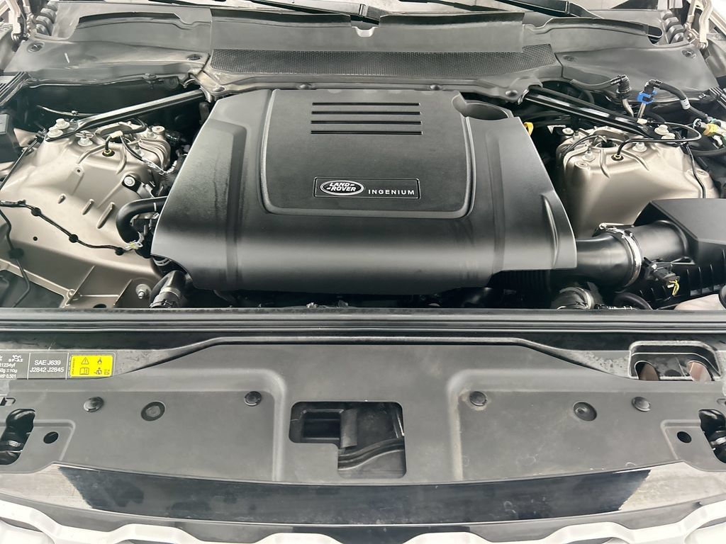 Certified 2025 Land Rover Discovery S AWD/4WD image 28