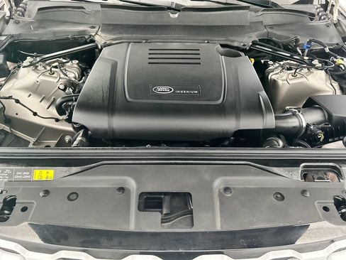 Certified 2025 Land Rover Discovery S AWD/4WD image 28