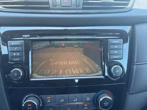 Used 2018 Nissan Rogue S AWD/4WD image 8