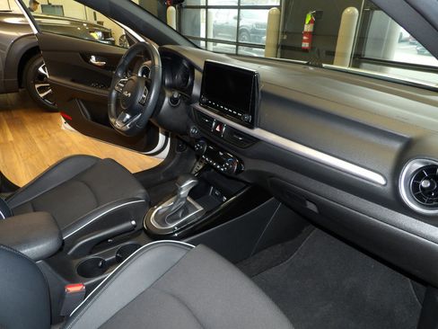 Used 2023 Kia Forte GT-Line image 13