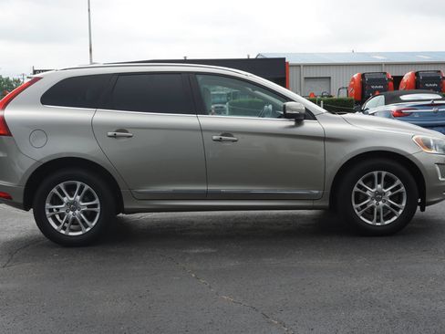 Used 2016 Volvo XC60 T5 Premier w/ Proximity Package FWD image 4