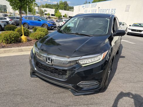Used 2019 Honda HR-V Touring image 4