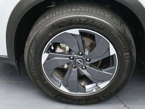 Used 2025 Nissan Rogue SV FWD image 5