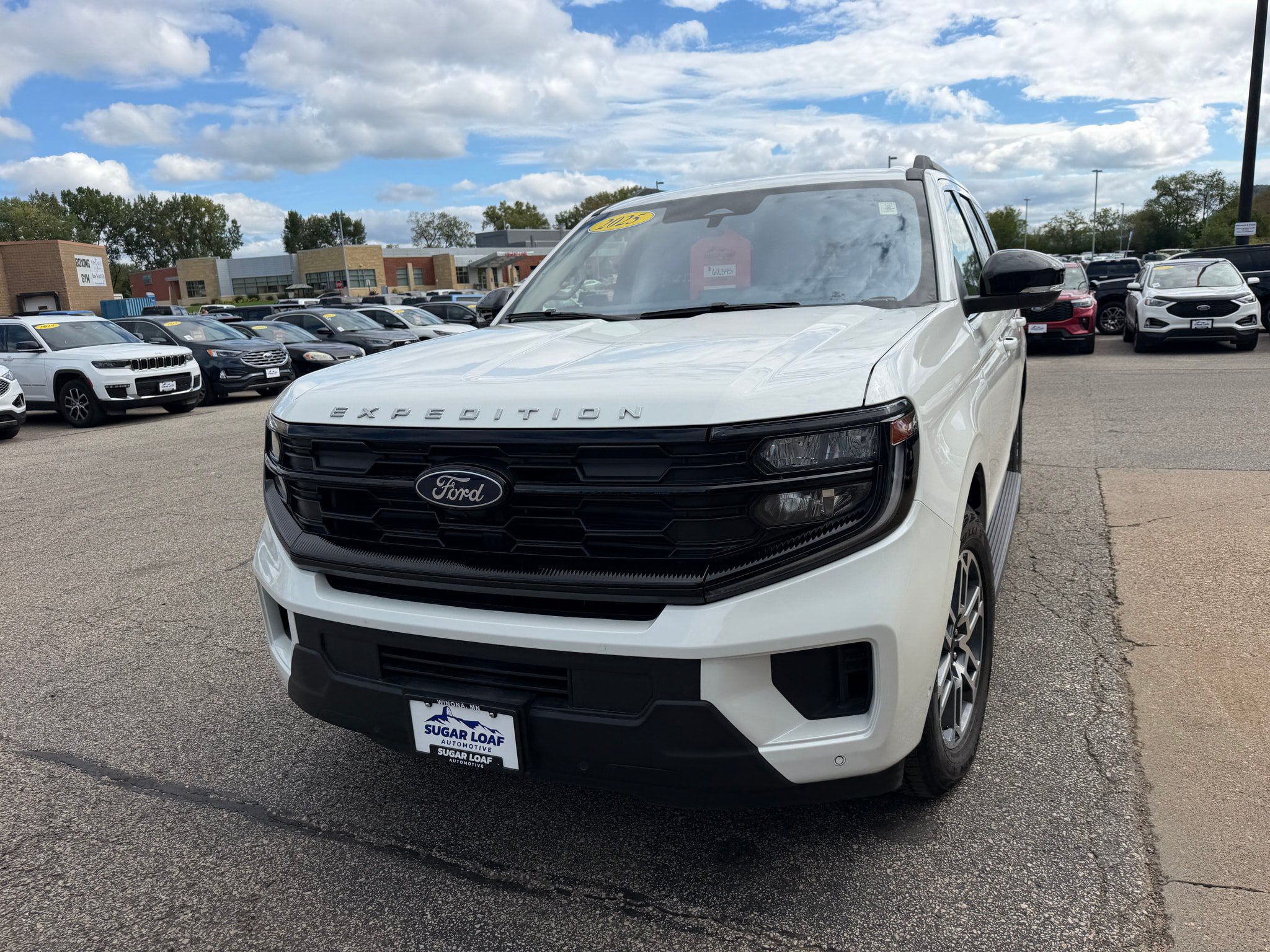 Used 2025 Ford Expedition Active AWD/4WD image 2
