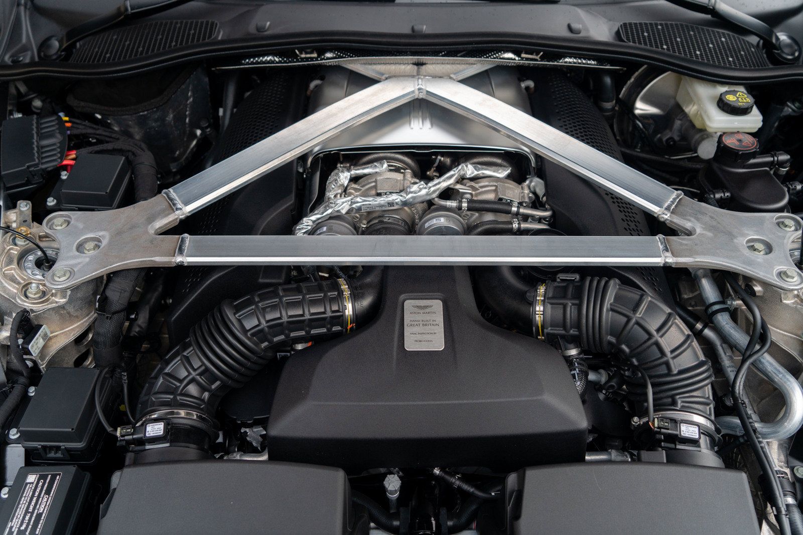 Used 2023 Aston Martin V8 Vantage Coupe RWD image 25