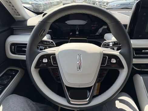 Used 2026 Lincoln Aviator 2WD image 11