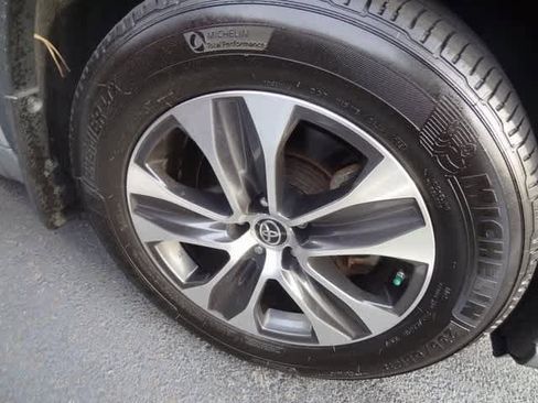 Used 2021 Toyota Highlander XLE image 14