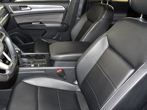 Used 2021 Volkswagen Atlas Cross Sport SE w/ Panoramic Sunroof Package FWD image 36