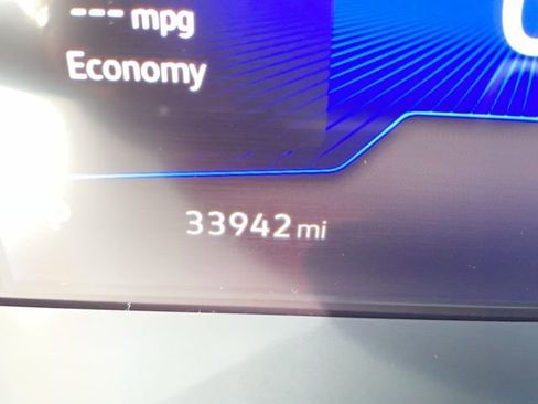 Used 2023 Volkswagen Tiguan SE image 12