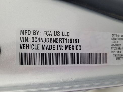 Used 2024 Jeep Compass Latitude image 33