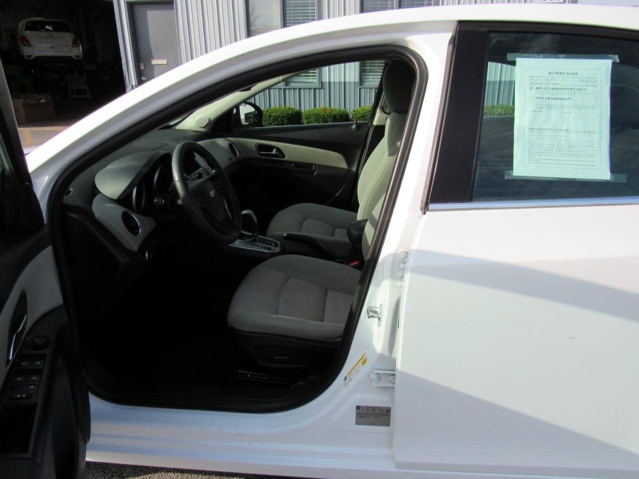 Used 2016 Chevrolet Cruze LT FWD image 13