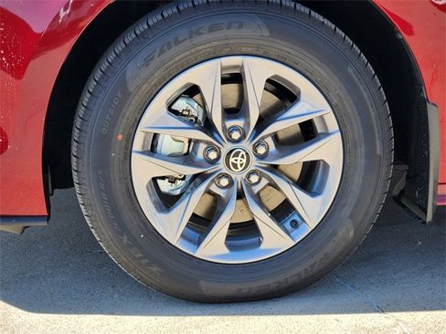 New 2026 Toyota Sienna XLE image 8