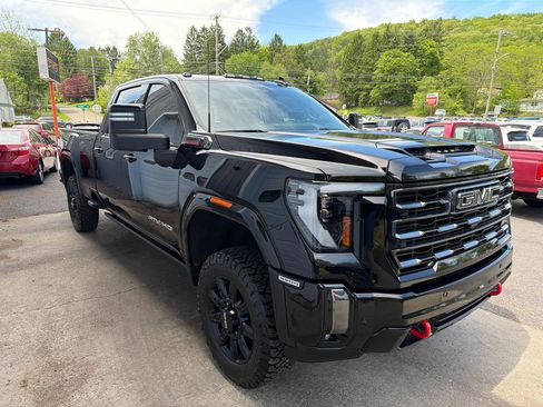 Used 2024 GMC Sierra 3500 AT4 w/ AT4 Premium Plus Package AWD/4WD image 3