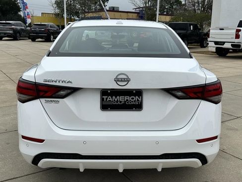 Used 2025 Nissan Sentra SV image 3