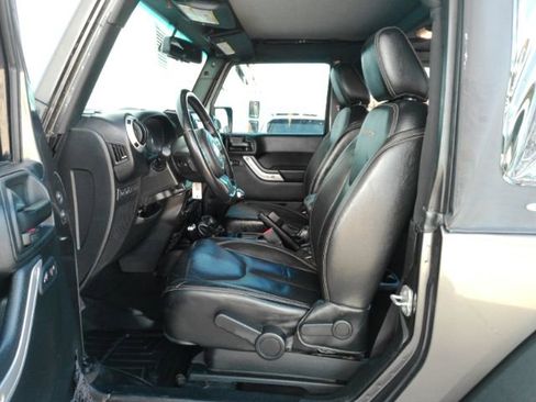 Used 2016 Jeep Wrangler Rubicon w/ Power Convenience Group image 12
