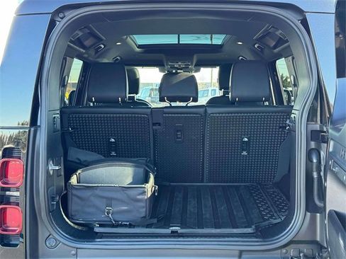 Used 2023 Land Rover Defender 110 X-Dynamic SE image 10