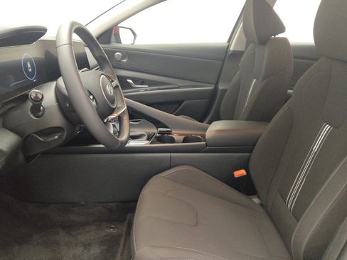 Used 2025 Hyundai Elantra SEL FWD image 17