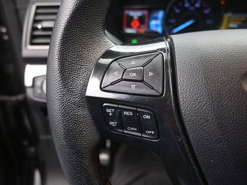 Used 2018 Ford Explorer XLT w/ Equipment Group 202A image 7