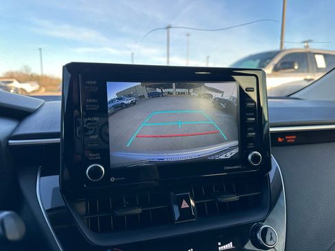 Used 2022 Toyota Corolla LE image 19