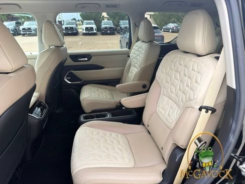 Used 2025 Nissan Armada Platinum RWD image 27
