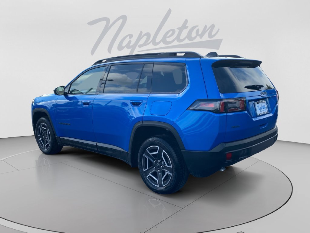 Used 2026 Jeep Cherokee Laredo AWD/4WD image 3