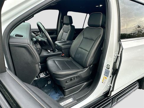 Used 2023 Chevrolet Suburban Premier image 22