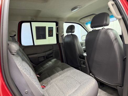 Used 2002 Ford Explorer XLS AWD/4WD image 30